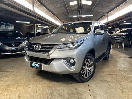 TOYOTA HILUX SW4 2.8 SRX 4X4 16V TURBO INTERCOOLER DIESEL 4P AUTOMÁTICO